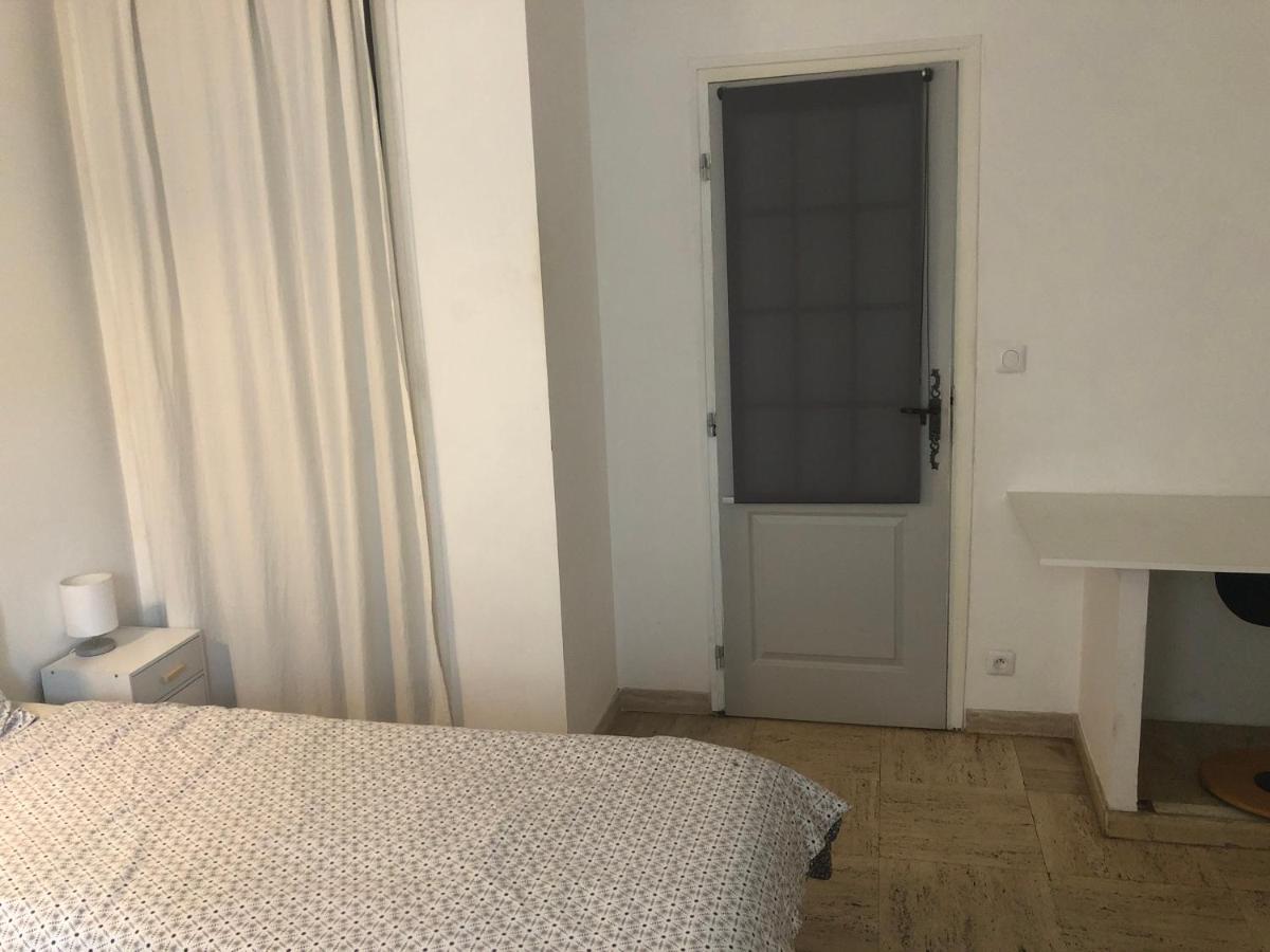 Chambre pratique avec Wc et vasque attenant du rucher naturaile Montagnac  Extérieur photo